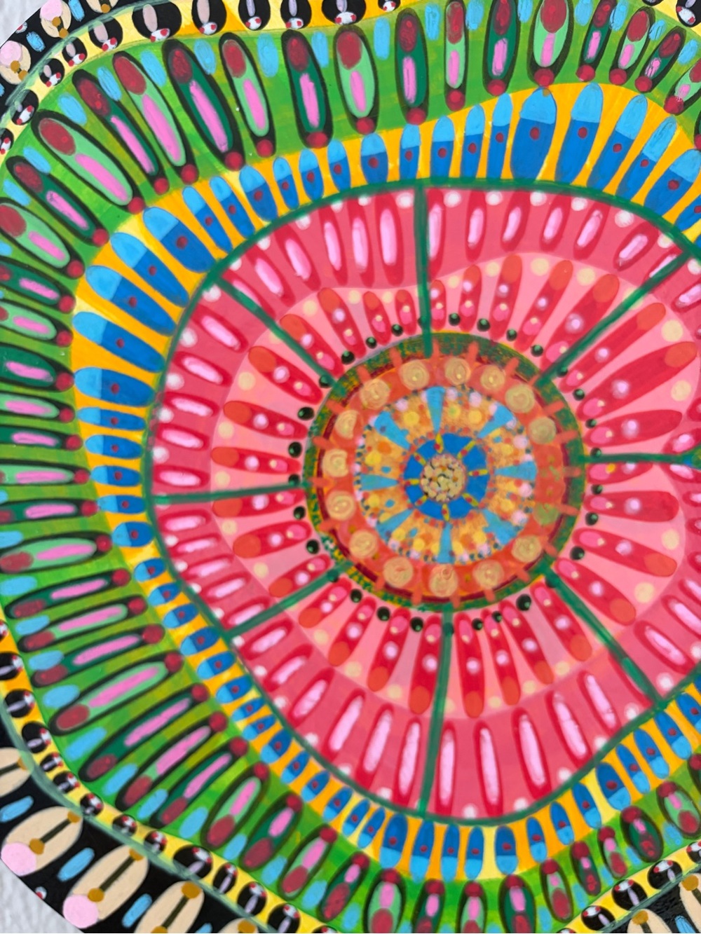 Mandala in pink, green, beige 12 inches in diameter - Picture 4 of 5